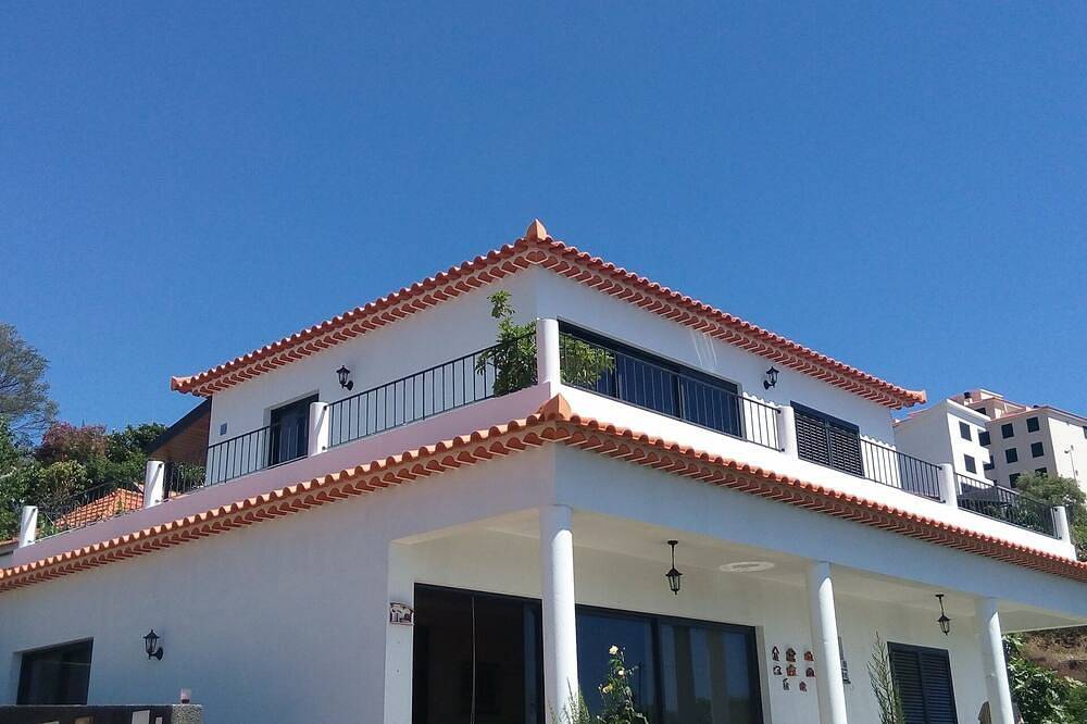 Casa vacanza a Caniço a partire da 104€ a notte