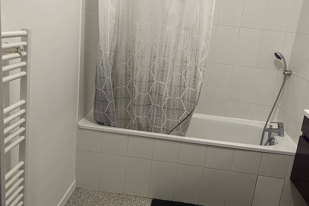 Entire apartment, Appartement Moderne vue sur Canal en Face du Stade de France in Aubervilliers, Seine-Saint-Denis