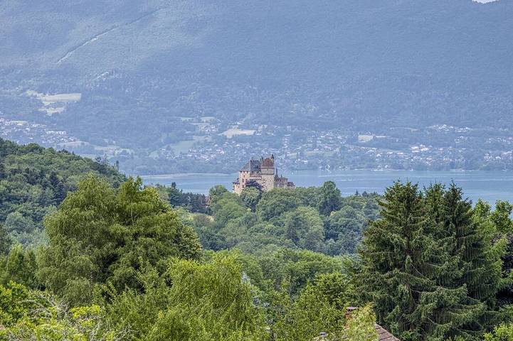 Gîte pour 4 personnes, avec balcon et jardin à Bluffy