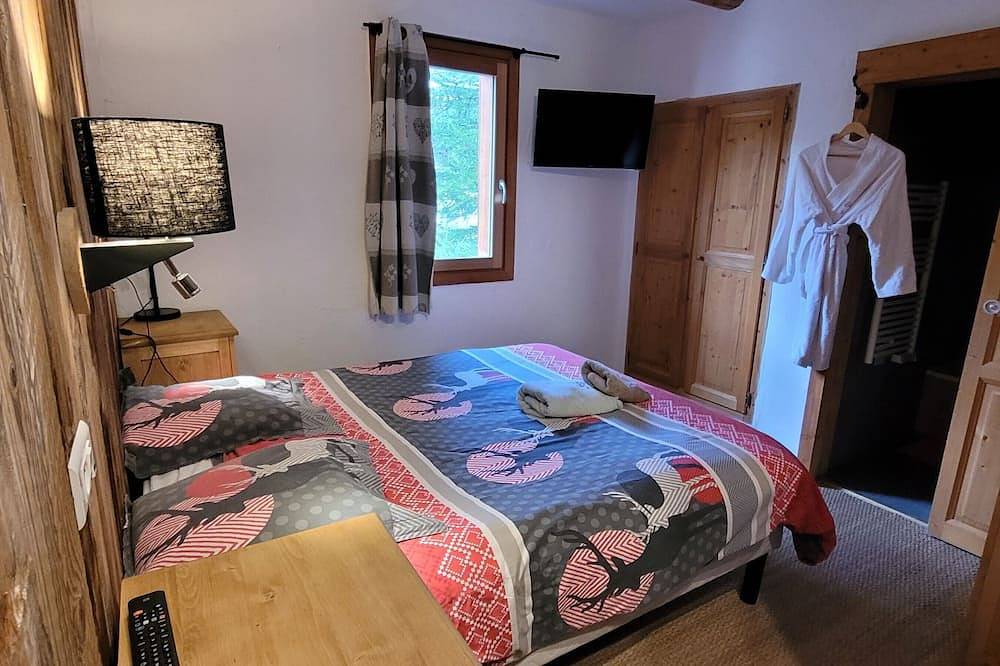 16-Person Chalet Ski In Ski Out Jacuzzi Cinema Room Billiards Foosball in Montgenèvre, Briançon region