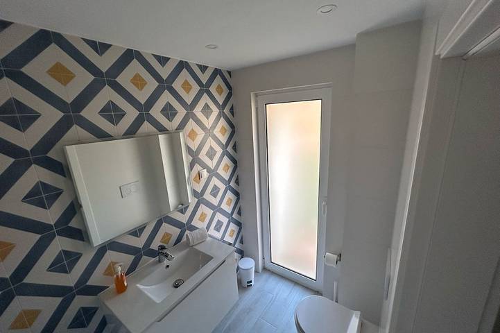 Schöne Villa mit Pool, ruhige Lage mit direktem Meerblick in Luz, Faro Distrikt