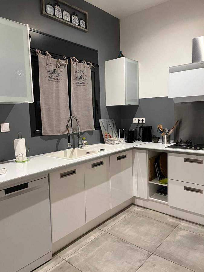 Location de vacances pour 6 personnes, avec piscine ainsi que balcon et jacuzzi dans Sainte-Clotilde - 2