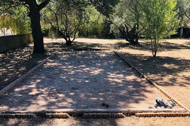 Cómoda casa con piscina y cancha de tenis privada en el corazón de la provenzal verde in Saint-Maximin-la-Sainte-Baume, Región Brignoles
