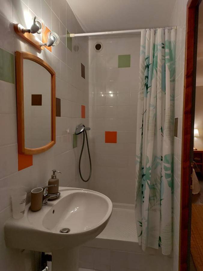 Triple Room with Private Bathroom in Chantelle, Allier