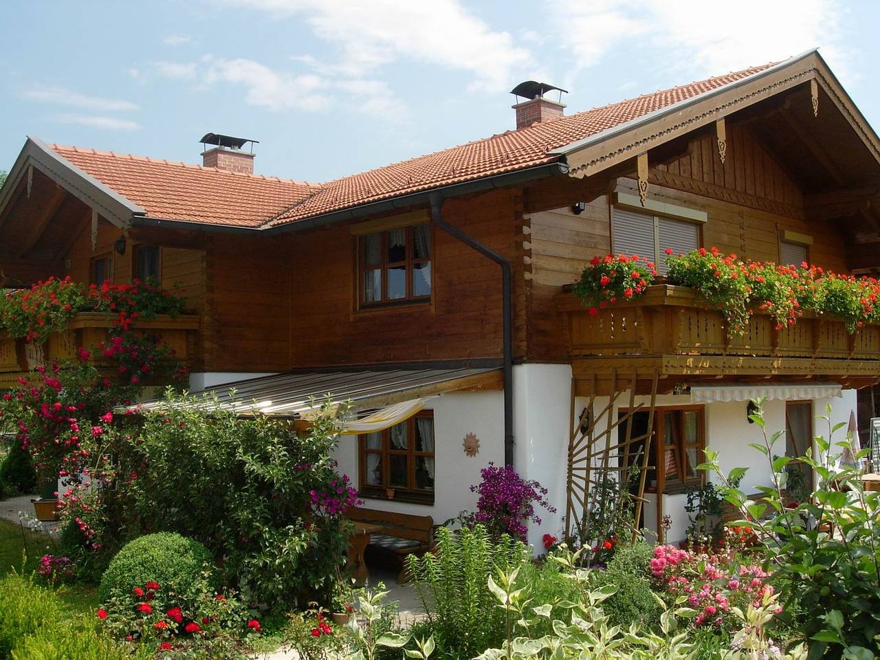 Ganze Ferienwohnung, Haus Blumenfeld-Schwaiger - Ferienwohnung bis 4 Pers., 88 qm, 2 sep. Schlafzimmer, Balkon in Übersee, Chiemsee