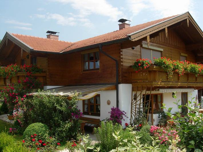 Ferienwohnung für 4 Personen, mit Balkon und Garten in Übersee