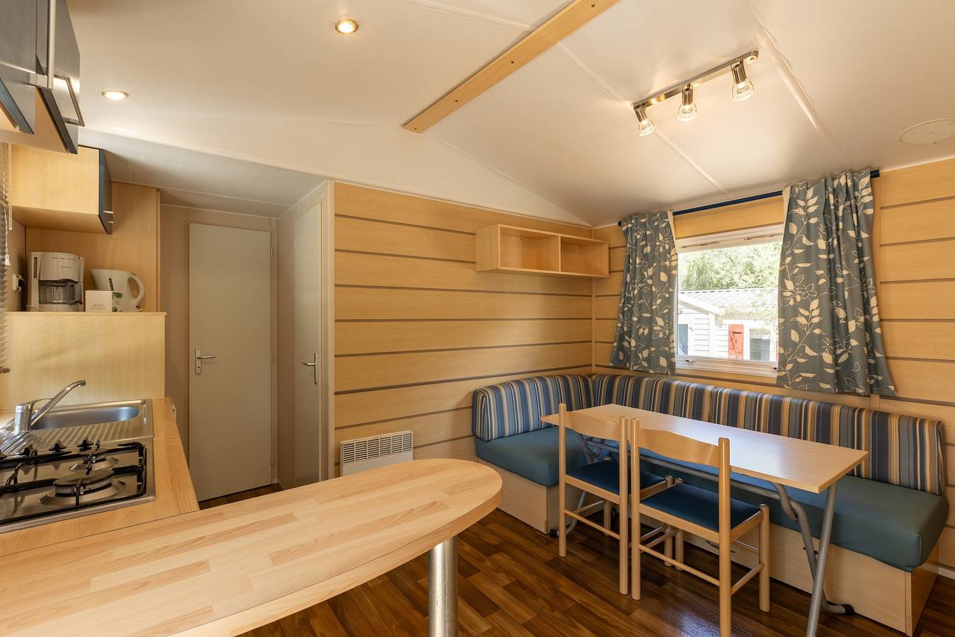 Mobile Home 'Village Camping De L'ostriconi 27' with Sea View, Shared Pool and Wi-Fi in Palasca, Calvi region