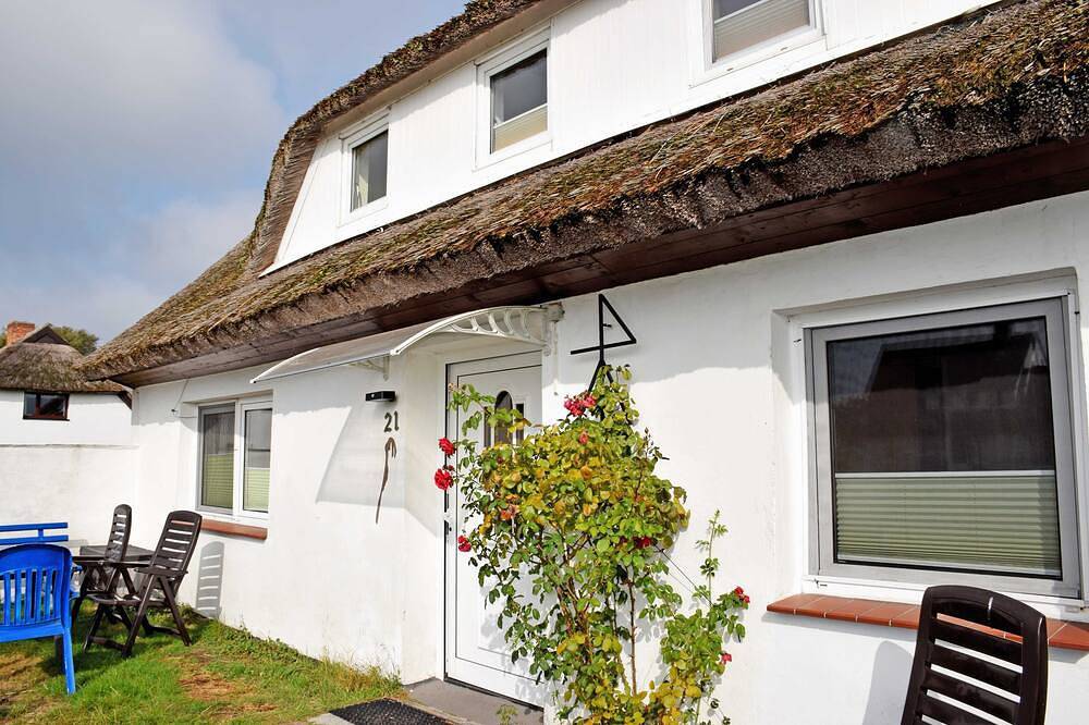 Apartamento entero, Apartamento al este con terraza - Apartamentos Plogshagen / Hiddensee in Neuendorf Hiddensee Island, Hiddensee