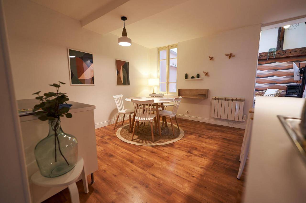 Appartement entier, La Cabane en Ville in Riom, Parc naturel régional des Volcans d'Auvergne