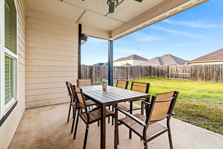 Vacation rental for 10 people, with terrace and yard in Tarrant County