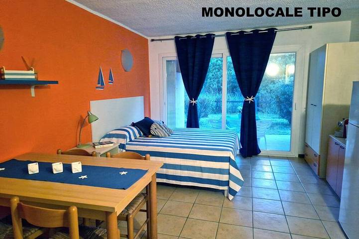 Entire apartment, Crystal clear sea water - apartments, studio with AC in Marina d'Oru, Ghisonaccia