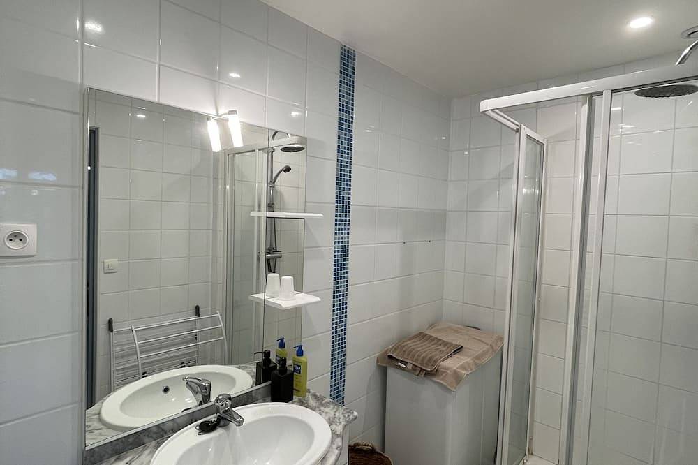Apartamento entero, Apartment 150 m from the beach with large terrace and enclosed garden. in Barneville-Carteret, Côte de la Déroute