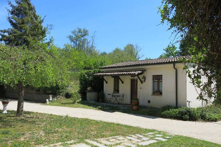 Casa vacanza per 2 persone, con giardino, con animali domestici in Langhe