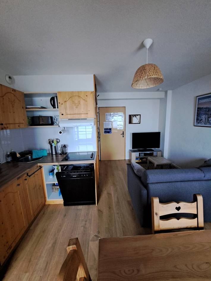 Apartamento entero, Apartamento «Le Recoin d'Eaubonne» en Chamrousse con balcón, vistas y acceso directo a pistas in Chamrousse, Parque Nacional de los Ecrins