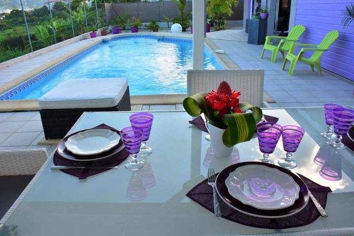 Location de vacances pour 6 personnes, avec vue ainsi que jardin et piscine à Le Robert - 3