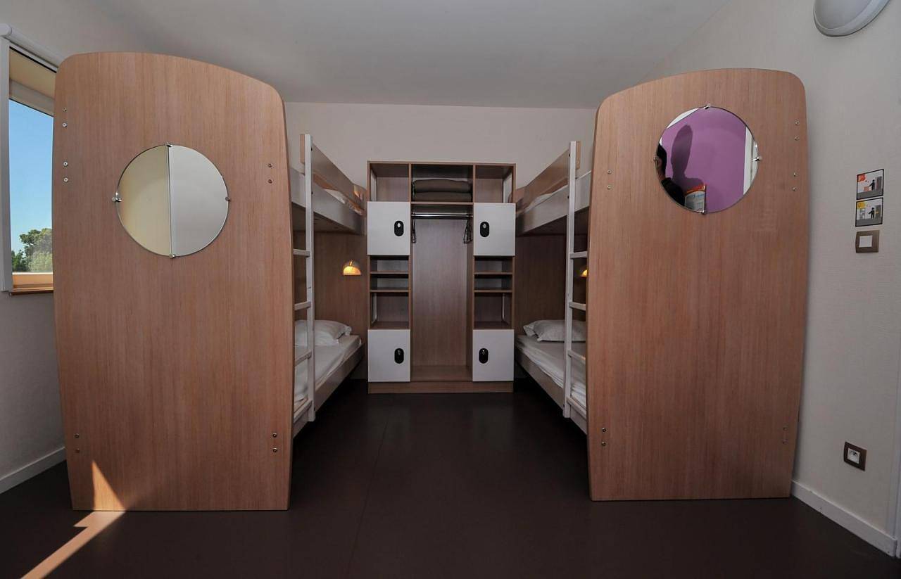 4-Bed Female Dormitory Room in Rochefort, Région de Rochefort