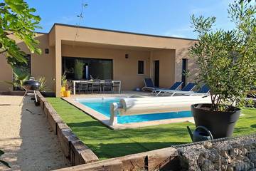 Gîte pour 10 personnes, avec jardin à Ucel