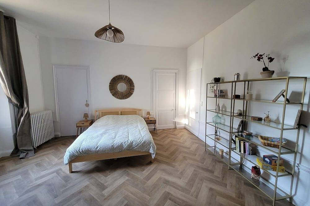 Entire apartment, Charming apartment in a house with character in Surgères, Rochefort region