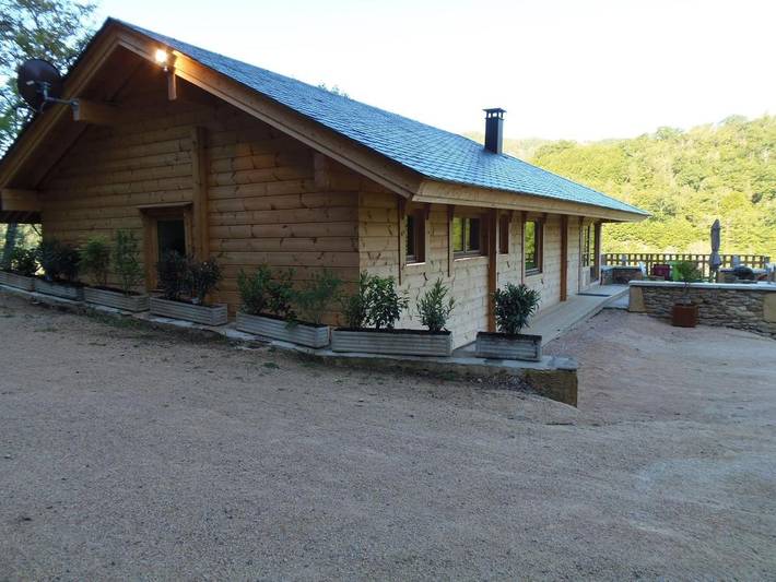 Gîte pour 6 personnes, avec terrasse et vue à Sainte-Eulalie-d'Olt - 2