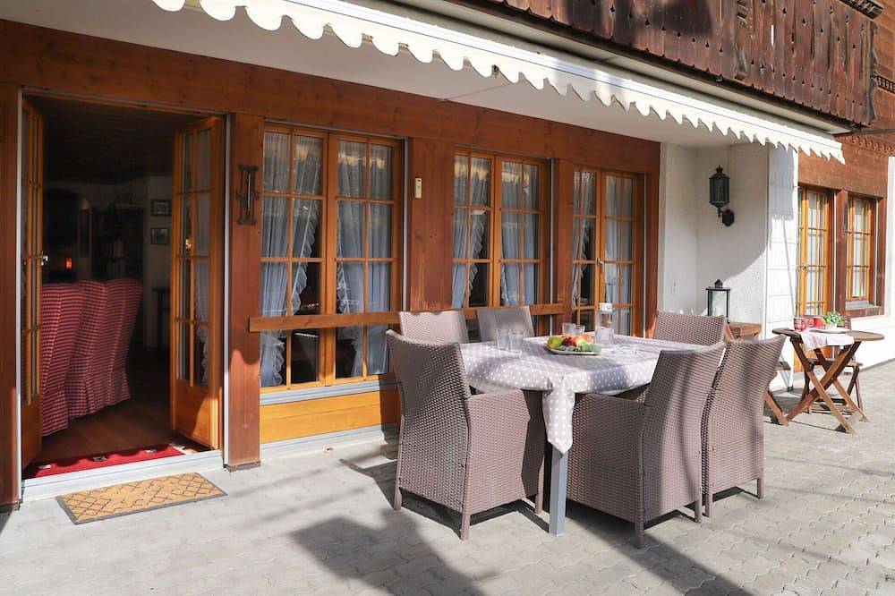 Ganze Wohnung, Gemütliche Wohnung für 12 Personen mit  W-Lan, Tv und Terrasse in Saanenmöser, Saanen