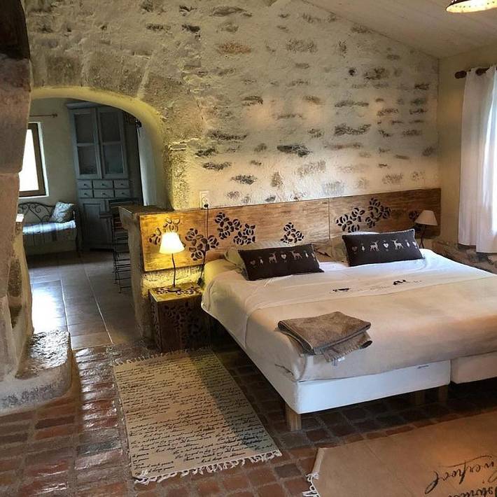 Gîte pour 2 personnes, avec piscine ainsi que jardin et terrasse à Boussac (Lot) - 2