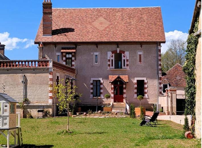 Location de vacances pour 12 personnes, avec terrasse et jardin dans Leugny