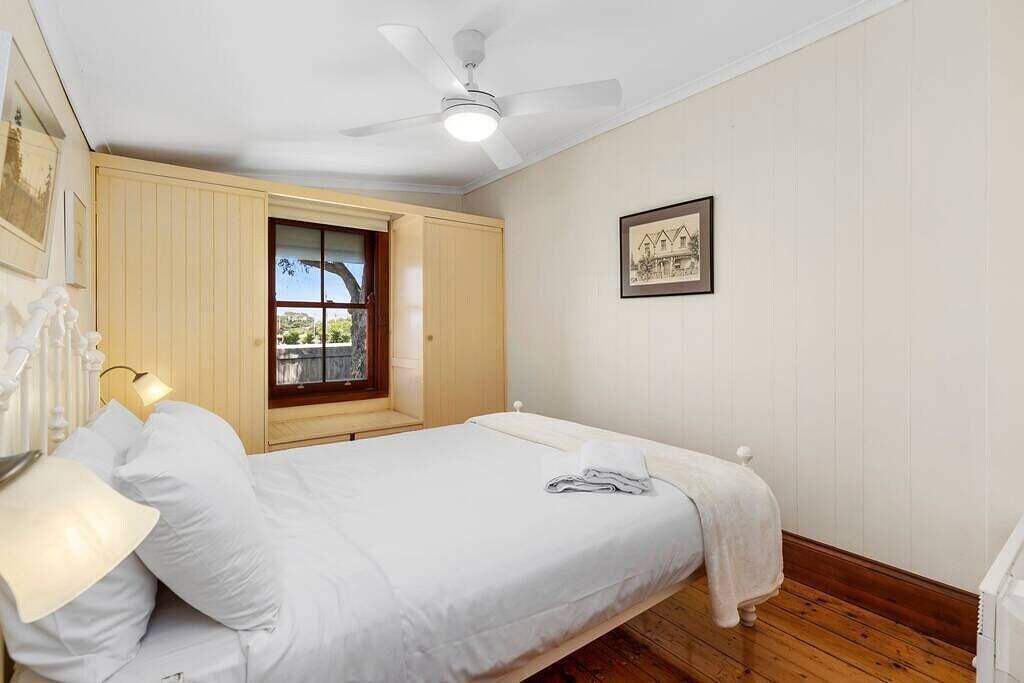 Sunset Cottage by the Bay, With Fire, Pet Friendly in Portarlington, Bellarine