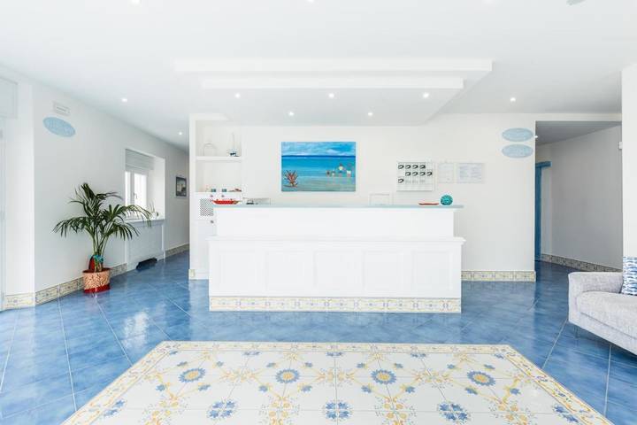 Hotel für 5 Personen, mit Balkon und Terrasse sowie Garten und Ausblick in San Felice Circeo