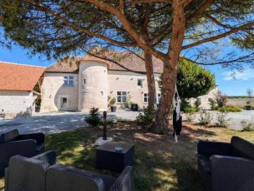 Maison d’hôte pour 4 personnes, avec jardin ainsi que vue et piscine dans Douadic