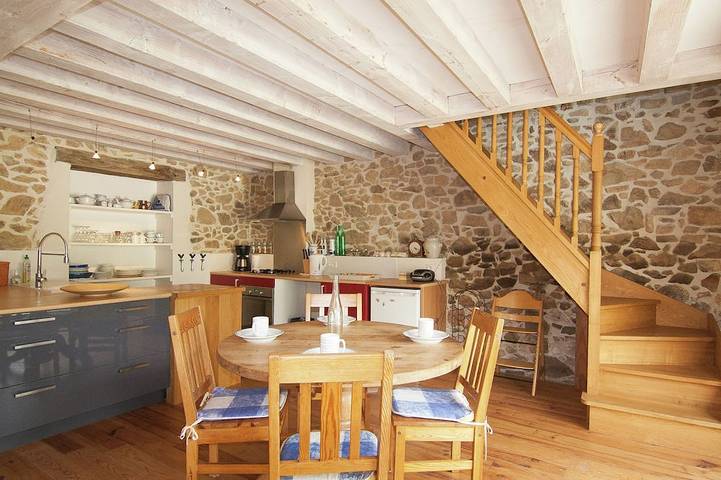 Gîte pour 5 personnes, avec piscine et jardin