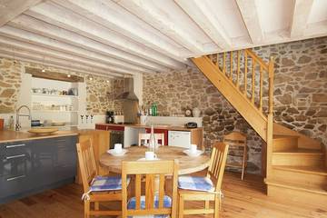 Gîte pour 5 personnes, avec jardin et piscine à Roussines