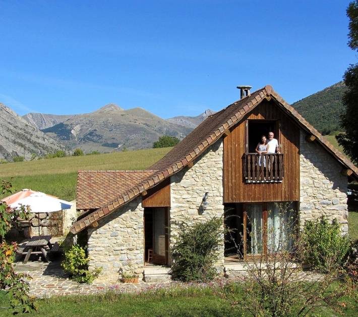 Location de vacances pour 5 personnes, avec vue et jardin à La Roche-des-Arnauds