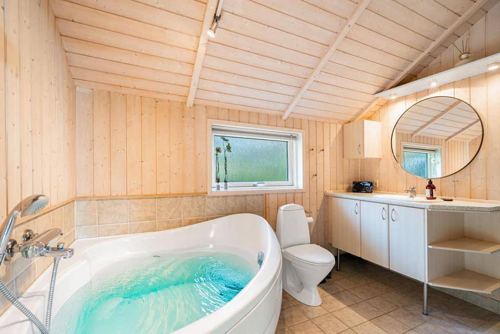 Fasanvænget 8 – Sommerhus med sauna, spa og brændeovn i Bork Havn in Bork Havn, Ringkøbing Fjord