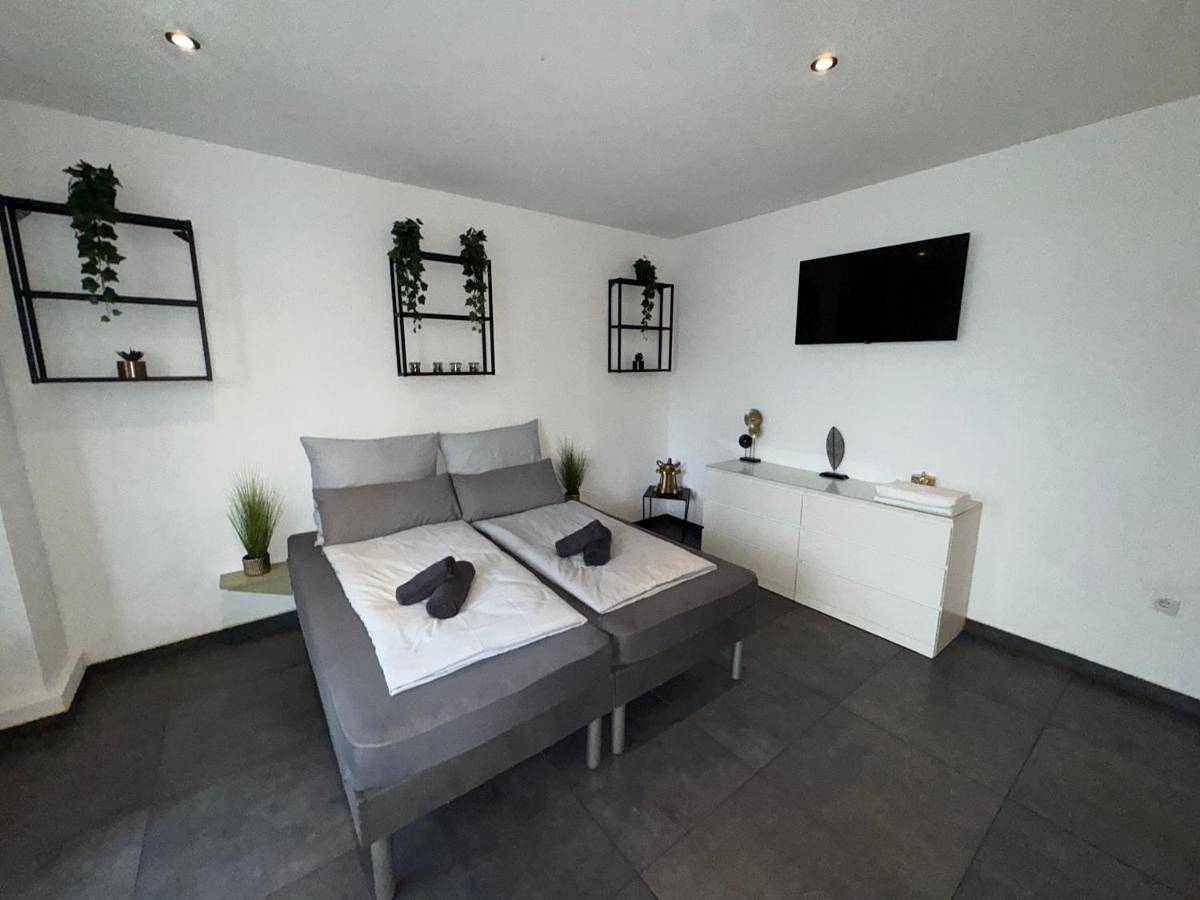 Ganze Wohnung, Suite Julius Cesar mit Private Sauna & Whirlpool in Friedrichshain - Kreuzberg, Berlin
