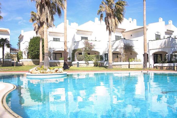 Ferienhaus für 8 Personen, mit Balkon und Terrasse sowie Garten und Pool in Miami Playa
