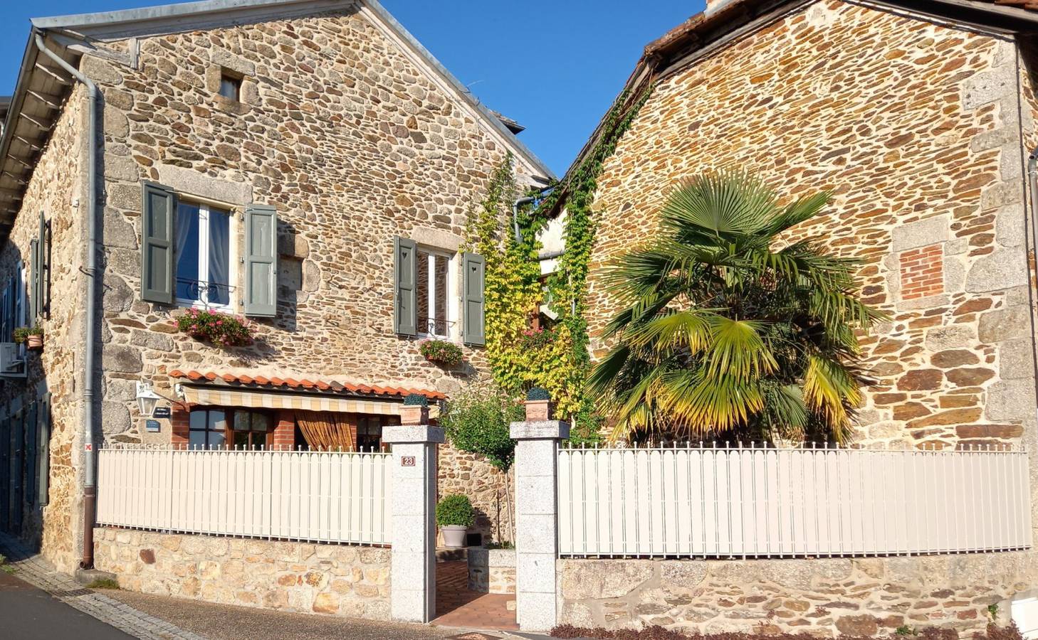 La Maison Spa d'Odette et Daniel in Vitrac (Cantal), Région d'Aurillac