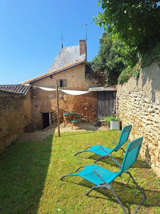 Location de vacances pour 2 personnes, avec Jardin dans Tessonnière