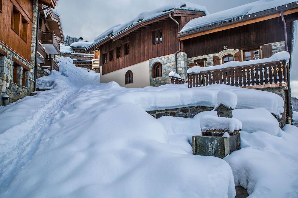 Chalet 10-12 personnes au coeur du Hameau de la Tania, en plein centre station in La Tania, La Perrière
