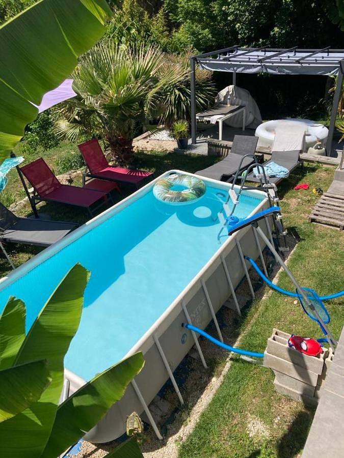 Gîte pour 7 personnes, avec terrasse et jardin ainsi que piscine et jacuzzi, adapté aux familles à Ussy-sur-Marne