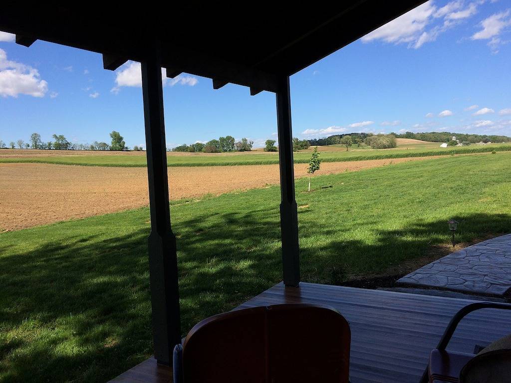 Vollständig Wiederhergestelltes Haus Von 1700, Umgeben Von Farmland in Lancaster County