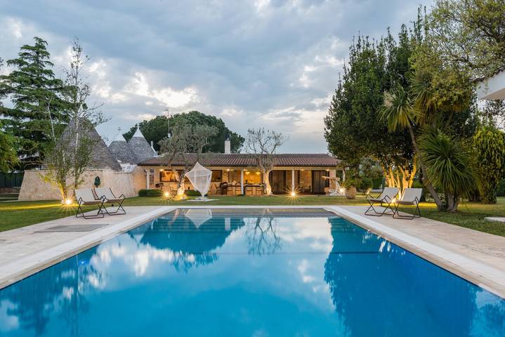 Villa per 10 persone, con Piscina a Noci