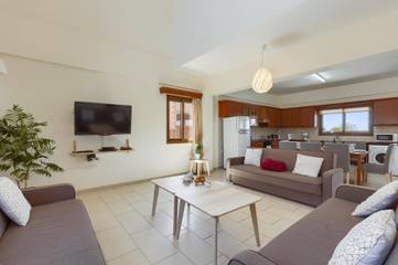 Villa for 8 People in Peyia, South Cyprus, Photo 3