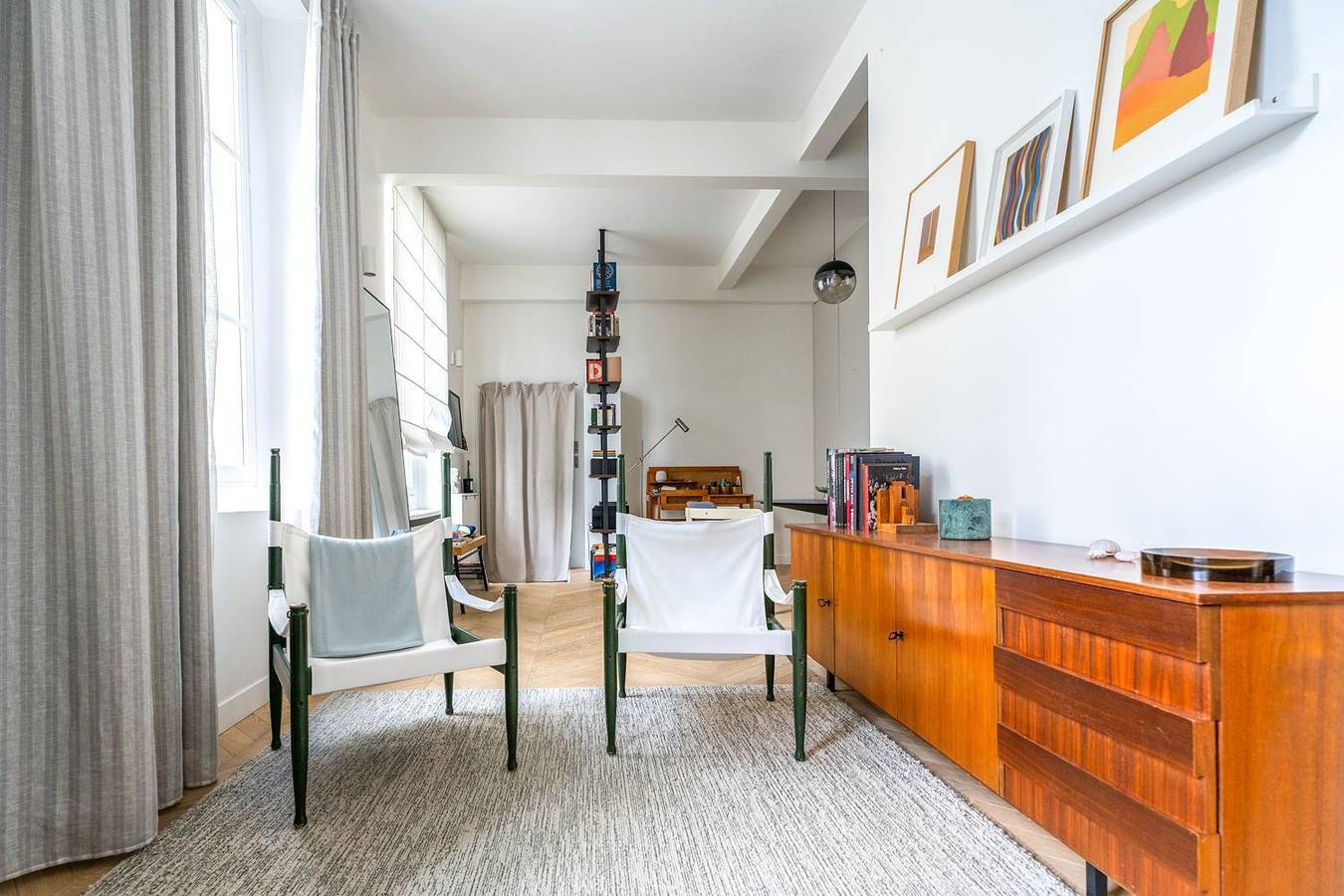 Marble Condo in 1st Arrondissement, París