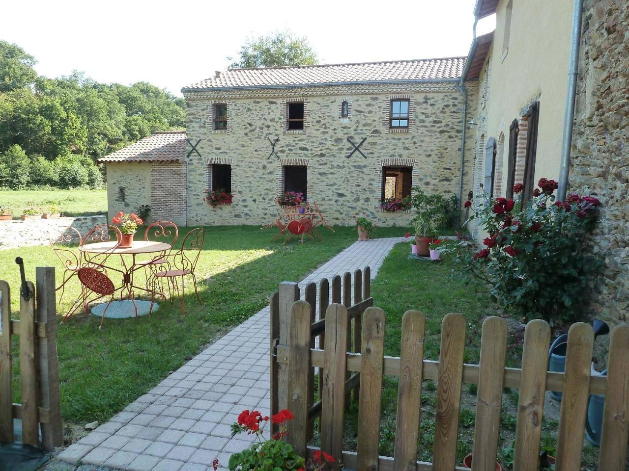 Quadruple Room with Private Bathroom in Chemillé-Melay, Région de Cholet
