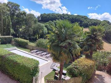 Gîte pour 3 personnes, avec vue et terrasse à Espinas