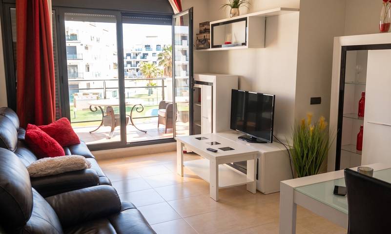 Ganze Wohnung, Komfortable Wohnung in Almería mit Gemeinschaftspool - 72 m² in Retamar, Almería