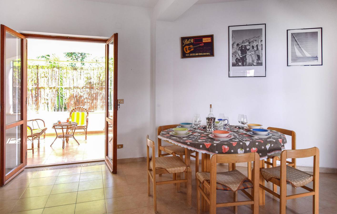 Gemütliches Apartment am Strand mit Garten und Parkplatz in Stalettì, Catanzaro Provinz