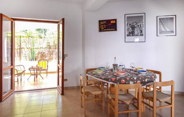 Appartement confortable au bord de la mer avec jardin et parking in Stalettì, Province de Catanzaro