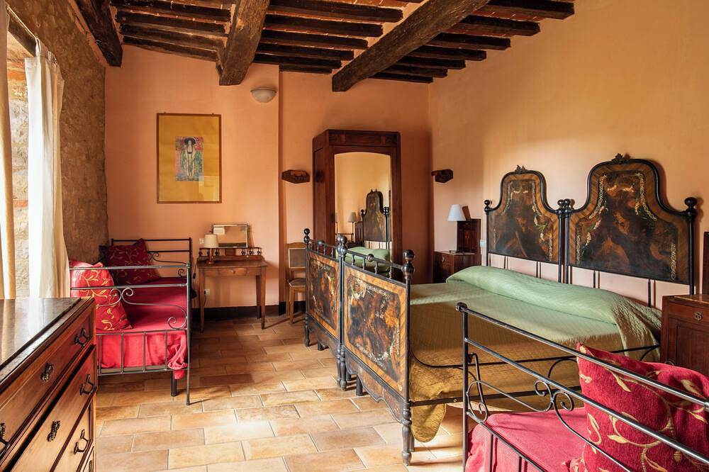 Casa rural con piscina en un pueblo de Umbría, perfecta para grupos y familias in Lisciano Niccone, Valtiberina