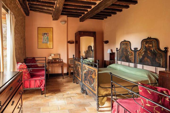 Casa rural con piscina en un pueblo de Umbría, perfecta para grupos y familias in Lisciano Niccone, Valtiberina